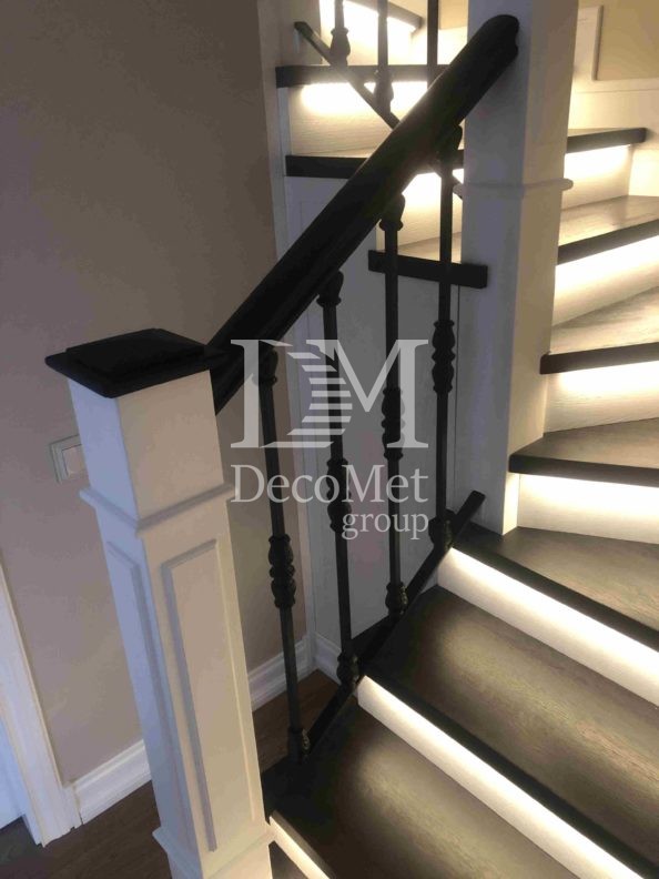Деревянная лестница с коваными элементами ld-36