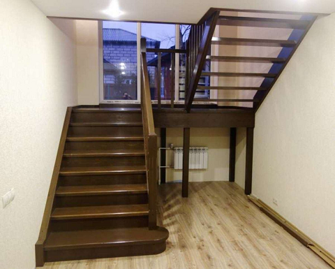 Оригинальные и стильные лестницы с площадкой