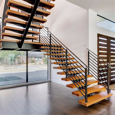 Оригинальные металлические лестницы для частного дома